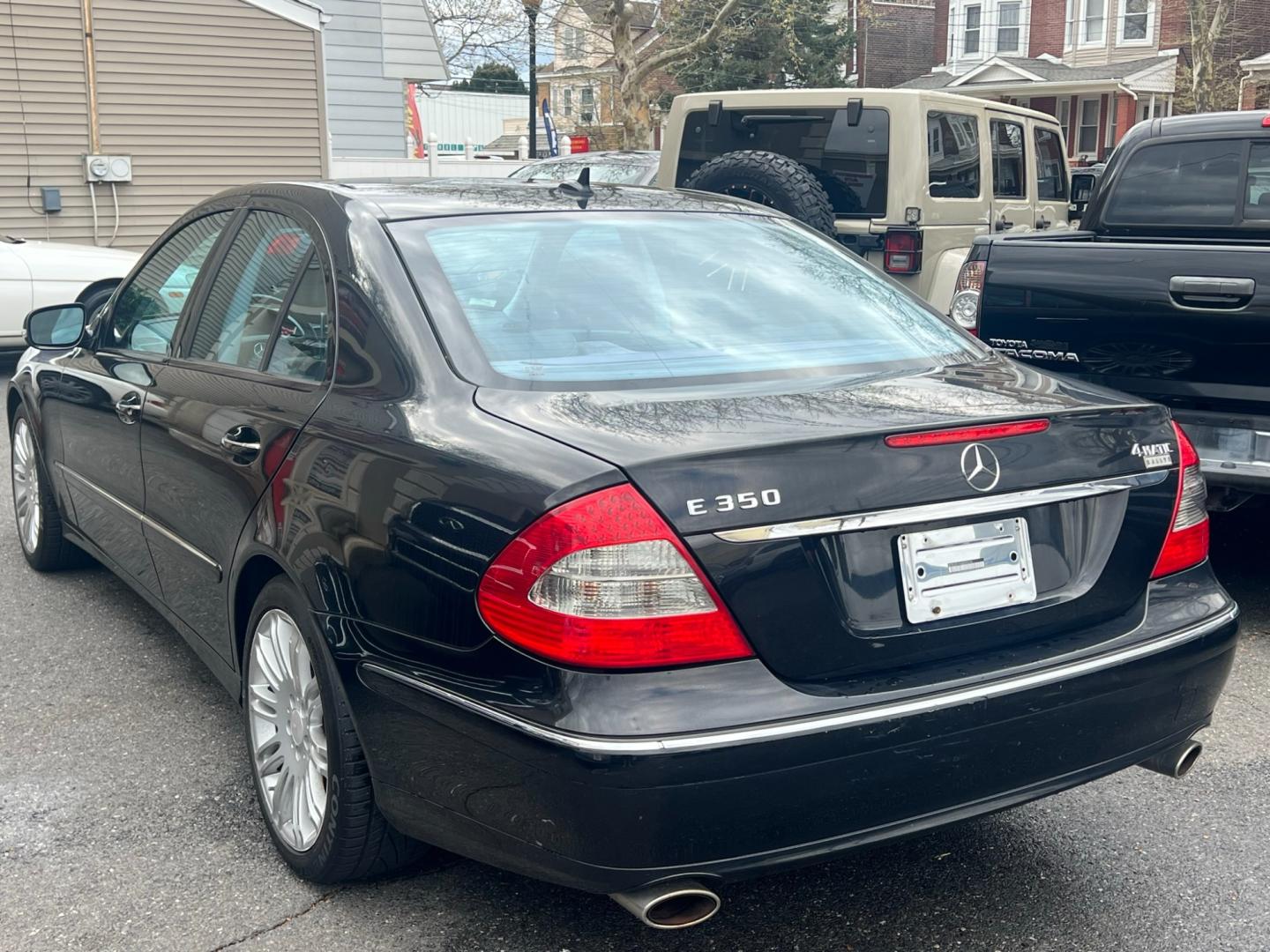 2008 BLACK /Black Leather Mercedes-Benz E-Class E350 Luxury (WDBUF87X48B) with an 3.5L V6 DOHC 24V engine, located at 1018 Brunswick Ave, Trenton, NJ, 08638, (609) 989-0900, 40.240086, -74.748085 - WoW! This Mercedes E-Class is a Black Beauty!! Just Serviced and Detailed and ready for the next driver who will appreciate this vehicle! A real nice Mercedes E 350 4-matic. Financing available - Photo#3